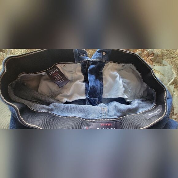 Torrid Sky High Skinny distressed jeans - Picture 4 of 14